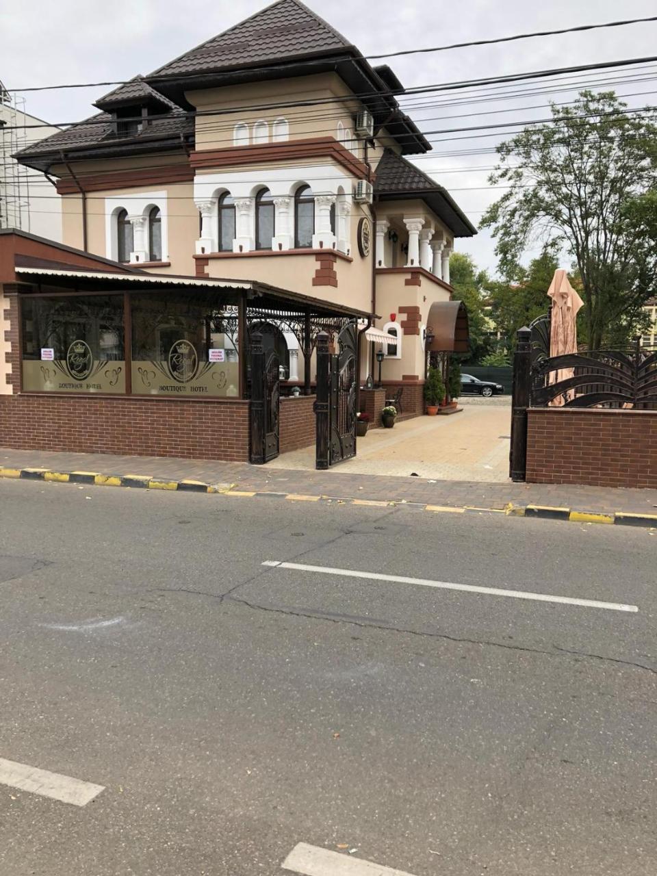 Vila Turistica Tosca Regal Bacău Екстериор снимка